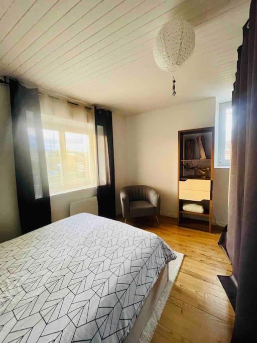 Agreable Maison De Village Avec Balcon Roiffieux Екстер'єр фото